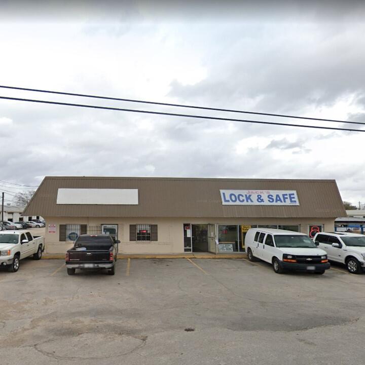 Two-Tenant Retail Center (Rosenberg, TX)